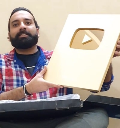 Anubhav Singh Bassi Wiki (Comedian) Age, Height, Weight, Wife, Biography & More 9 Anubhav Singh Bassi earned Youtube gold play button