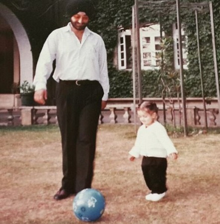 Shehzad Deol Wiki, Age, Girlfriend, Height, Family, Biography & Facts 11 Childhood photo of Shehzad Deol with his father Ravindra Singh Deol