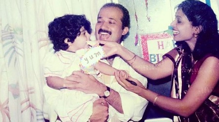 Nikki Tamboli Wiki, Age, Height, Boyfriend, Family, Biography & More 8 Childhood picture of Nikki Tamboli with her dad Anil Tamboli and mom Mukti Tamboli