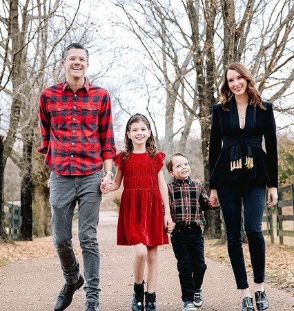 Clea Shearer 16 Clea Shearer with her husband John Shearer, daughter Stella Blue Shearer, and son Sutton Gray Shearer