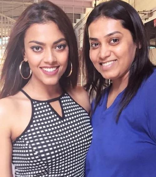 Dimple Paul (Paula) Wiki, Age, Boyfriend, Height, Weight, Biography & Facts 7 Dimple Paul with her sister Mary Paul