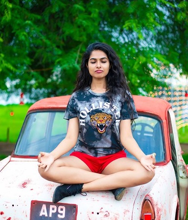 Divi Vadthya Wiki, Age, Boyfriend, Height, Weight, Biography & More 12 Divi Vadthya facts