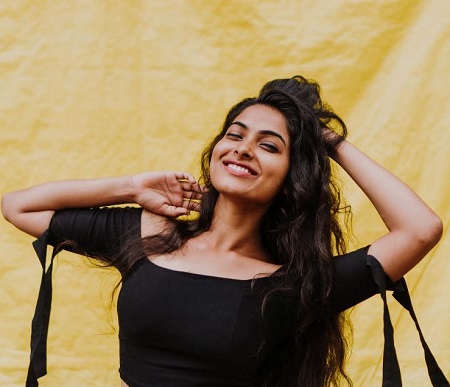 Divi Vadthya Wiki, Age, Boyfriend, Height, Weight, Biography & More 7 Divi Vadthya wiki