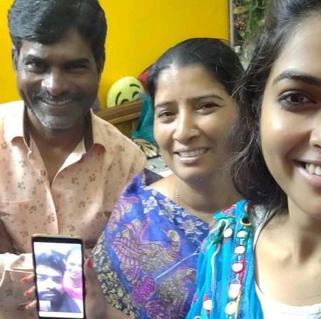Divi Vadthya Wiki, Age, Boyfriend, Height, Weight, Biography & More 5 Divi Vadthya with her father Shashikant Vadthya and mother Devaki Vadthya