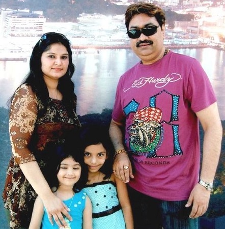 Jaan Kumar Sanu: Wiki, Age, Height, Weight, Girlfriend, Family, Biography & Facts 12 Jaan Sanu's dad Kumar Sanu, step mom saloni, and half-sisters Annabel and Shannon K