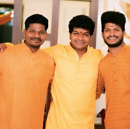 Jabardasth Avinash Wiki, Age, Wife, Height, Family, Caste, Biography & Facts 8 Jabardasth Avinash with his brothers Ashok and Ajay