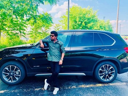 Jabardasth Avinash Wiki, Age, Wife, Height, Family, Caste, Biography & Facts 16 Jabardasth Avinash with his car