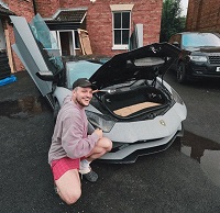 Jay Swingler Age, Height, Weight, Net worth, Girlfriend, Biography & Facts 4 Jay Swingler with his car