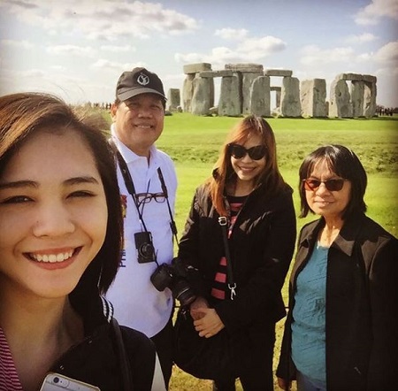 Jenine Desiderio Wiki, Age, Husband, Height, Weight, Family, Biography & Facts 8 Jenine Desiderio with family