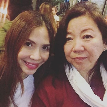 Jenine Desiderio Wiki, Age, Husband, Height, Weight, Family, Biography & Facts 7 Jenine Desiderio with her sister
