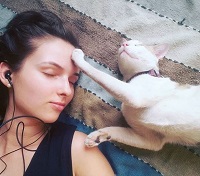 Joanna Robaczewska Wiki, Age, Height, Weight, Boyfriend, Biography, Family & Facts 3 Joanna Robaczewska with her pet