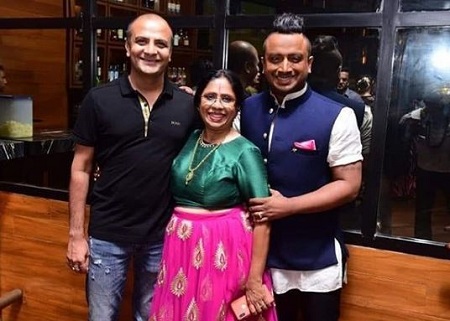 Karun Raman 9 Karun Raman with his brother Harish Srisrimal and mother Shanthi Premraj
