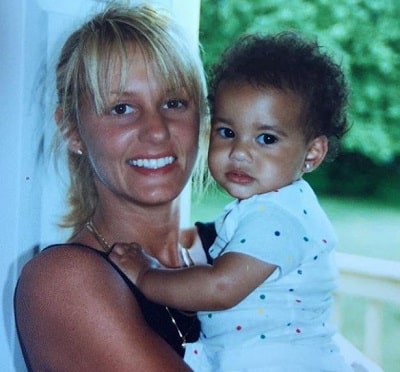 Katya Elise Henry Wiki, Age, Height, Weight, Family, Biography & Facts 16 Katya Elise Henry with her mom Tawnya Lynn Nelson as a toddler