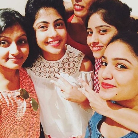 Nayana Elza with friends