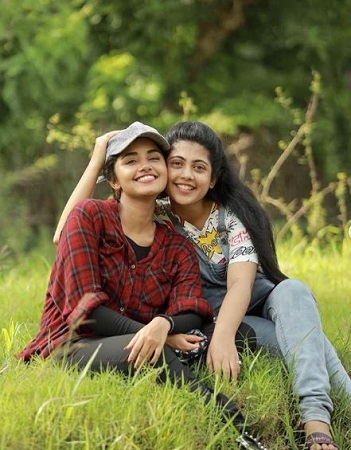 Nayana Elza with her best friend Anupama Parameswaran