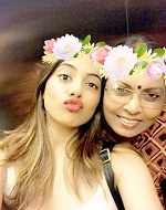 Nikki Tamboli Wiki, Age, Height, Boyfriend, Family, Biography & More 5 Nikki Tamboli and her mom