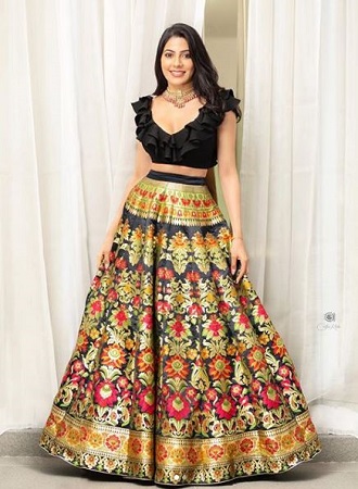 Nikki Tamboli Wiki, Age, Height, Boyfriend, Family, Biography & More 13 Nikki Tamboli height weight