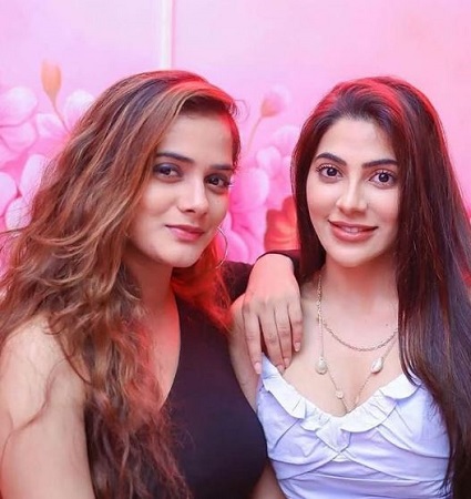 Nikki Tamboli Wiki, Age, Height, Boyfriend, Family, Biography & More 12 Nikki Tamboli with her bestie