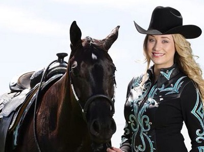 Phoebe Jones Wiki (Dean Jones's Daughter) Age, Biography & Facts 31 Phoebe Jones loves horses