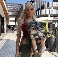 Pia Mia Wiki, Age, Height, Weight, Boyfriend, Husband, Biography & More 5 Pia Mia with her pet