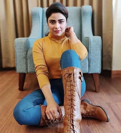 Priyanka Sharma Wiki, Age, Husband, Height, Family, Biography & Facts 12 Priyanka Sharma physical stats