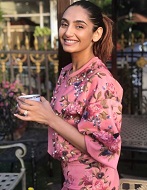 Ragini Dwivedi Height, Weight, Age, Boyfriend, Husband, Biography & More 3 Ragini Dwivedi bio
