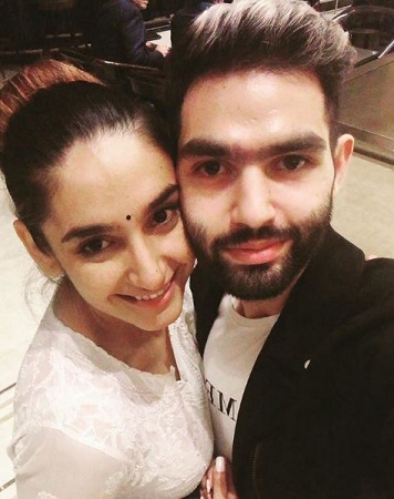 Ragini Dwivedi Height, Weight, Age, Boyfriend, Husband, Biography & More 13 Ragini Dwivedi with her brother Rudraksh Dwivedi