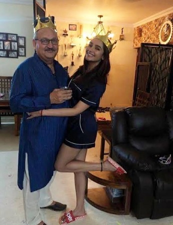 Ragini Dwivedi Height, Weight, Age, Boyfriend, Husband, Biography & More 12 Ragini Dwivedi with her dad Rakesh Kumar Dwivedi
