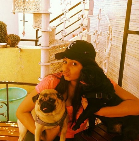 Ragini Dwivedi Height, Weight, Age, Boyfriend, Husband, Biography & More 20 Ragini Dwivedi with her pet dogs Teddy and Mercury