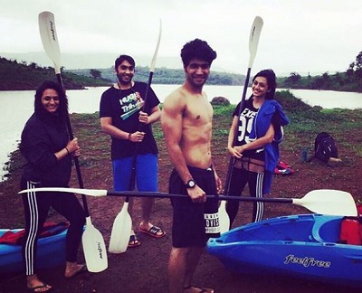 Sanam Johar Wiki, Age, Wife, Height, Caste, Family, Biography & Facts 28 Sanam Johar enjoys kayaking