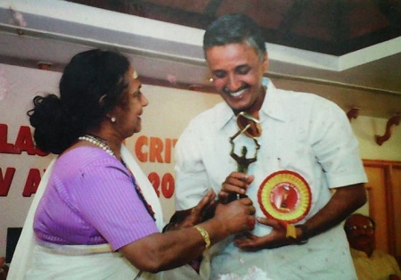 Santhivila Dinesh (Director) Wiki, Age, Wife, Biography, Family, Movies & Facts 16 Santhivila Dinesh won award for the best director