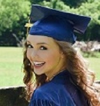 Savannah Lee May - Age, Height, Weight, Boyfriend, Biography, Family & Facts 8 Savannah Lee May photographed during her high school graduation day.