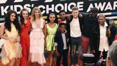 Savannah Lee May - Age, Height, Weight, Boyfriend, Biography, Family & Facts 15 Savannah Lee May photographed with cast of Knight Squad at Kids Choice Awards