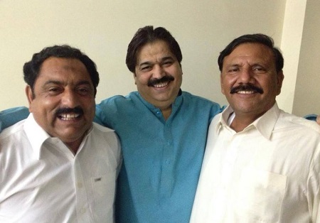 Shafaullah Khan Rokhri Wiki, Age, Wife, Children, Biography & More 7 Shafaullah Khan Rokhri with his friends