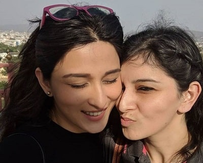 Sheen Dass Wiki, Age, Husband, Height, Weight, Biography & More 11 Sheen Dass enjoying moments with her sibling