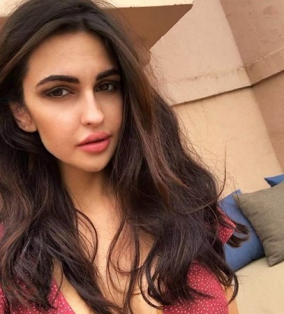 Simona Jesenska Wiki, Age, Height, Weight, Boyfriend, Biography & Facts 11 Simona Jesenska facts