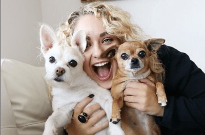 Skyler Joy Wiki, Age, Boyfriend, Height, Weight, Biography & More 12 Skyler Joy with her pet dogs