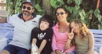 Skyler Joy Wiki, Age, Boyfriend, Height, Weight, Biography & More 3 Skyler Joy's childhood family photo with her mother Melissa Joy, father Zig Joy, and brother Westly Smith