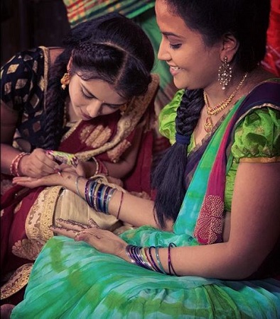 Sravani Kondapalli Wiki (Actress) Age, Husband, Biography, Death, Family & More 6 Sravani Kondapalli with her friend Priyanka Jain