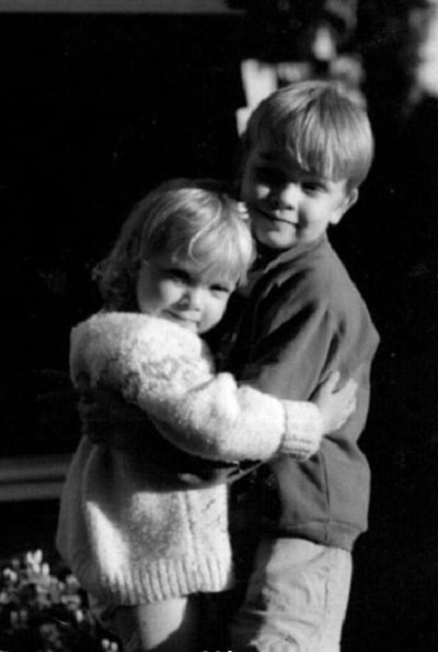 Thomas Elms Wiki, Age, Height, Weight, Girlfriend, Biography & More 4 Thomas Elms childhood picture with his sibling Lauren Elms