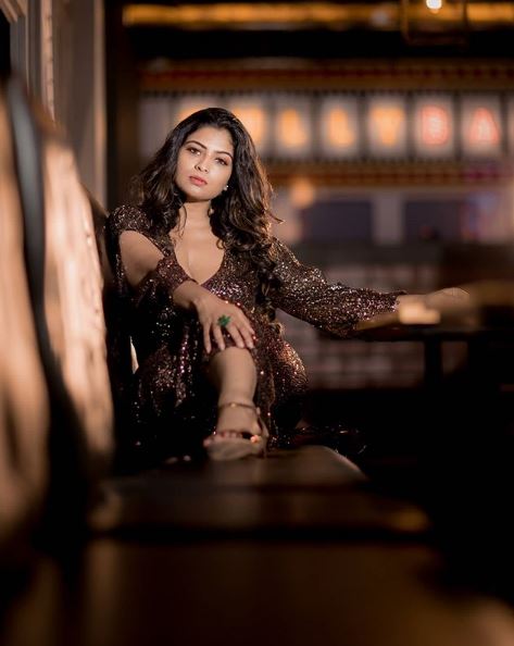 VJ Maheswari Chanakyan HD photos