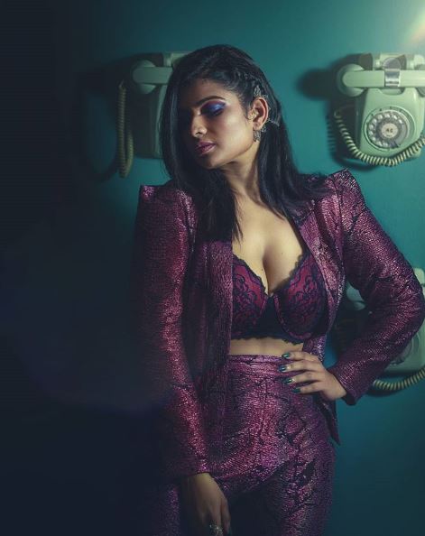 VJ Maheswari Chanakyan Wiki, Age, Husband, Height, Weight, Biography & More 13 VJ Maheswari Chanakyan photoshoot