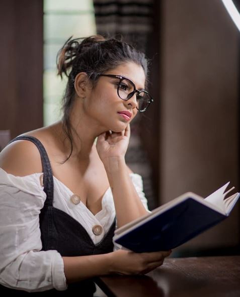 VJ Maheswari Chanakyan pictures