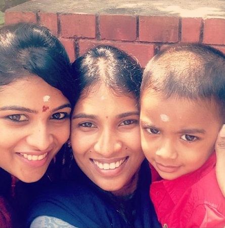 VJ Maheswari Chanakyan Wiki, Age, Husband, Height, Weight, Biography & More 11 VJ Maheswari Chanakyan with her sister and son Keshav