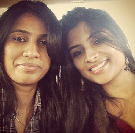 VJ Maheswari Chanakyan Wiki, Age, Husband, Height, Weight, Biography & More 7 VJ Maheswari Chanakyan with her sister