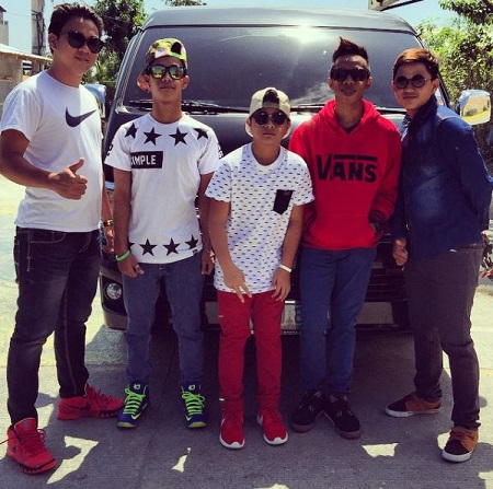 Bugoy Cariño Height, Weight, Age, Girlfriend, Biography, Family & More 14 An old photo of Bugoy Cariño with his friends