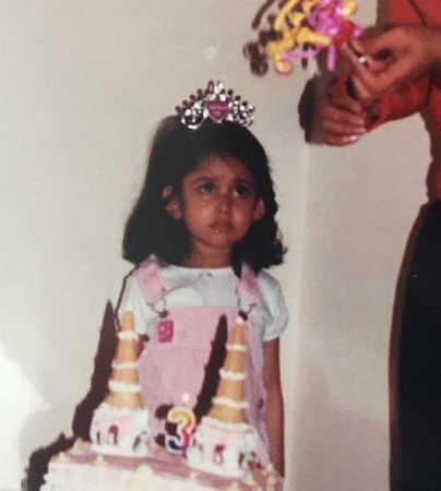 Nethra Tilakumara Wiki, Age, Boyfriend, Height, Family, Biography & Facts 7 An old photo of Nethra Tilakumara celebrating her birthday