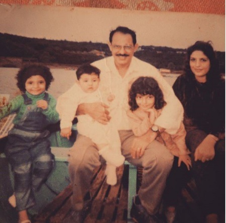 Shernavaz Jijina Wiki, Age, Boyfriend, Height, Family, Biography & More 8 An old photo of Shernavaz Jijina with her parenrts and siblings