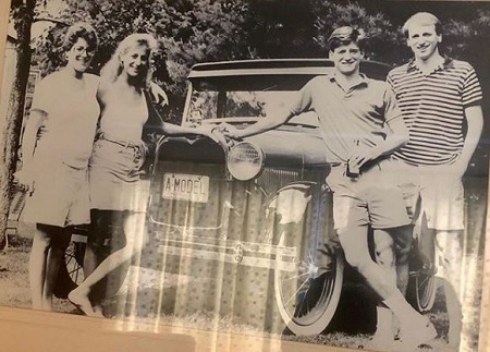 Dorinda Medley Wiki, Age, Husband, Net worth, Biography & More 5 An old picture of Dorinda Medley with her friends