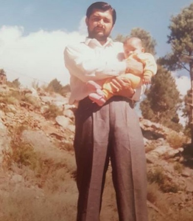 Preetika Chauhan (Actress) Wiki, Age, Husband, Family, Biography & More 12 An old picture of Preetika Chauhan with her father Hakam Singh Chauhan